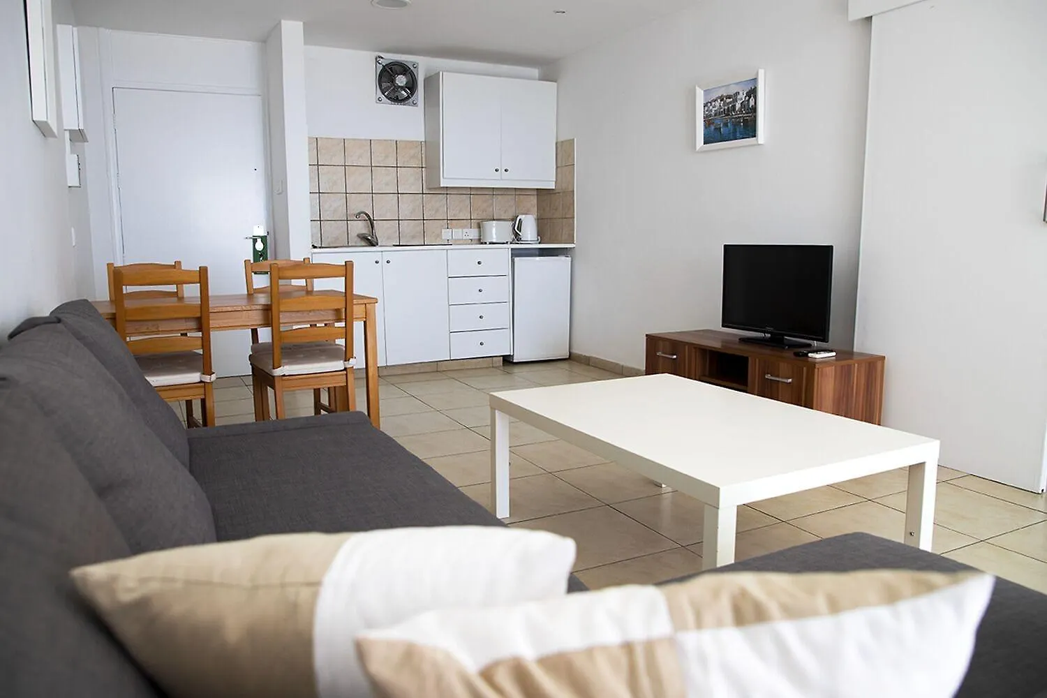Sun Hall Beach Apartments Lárnaca Chipre