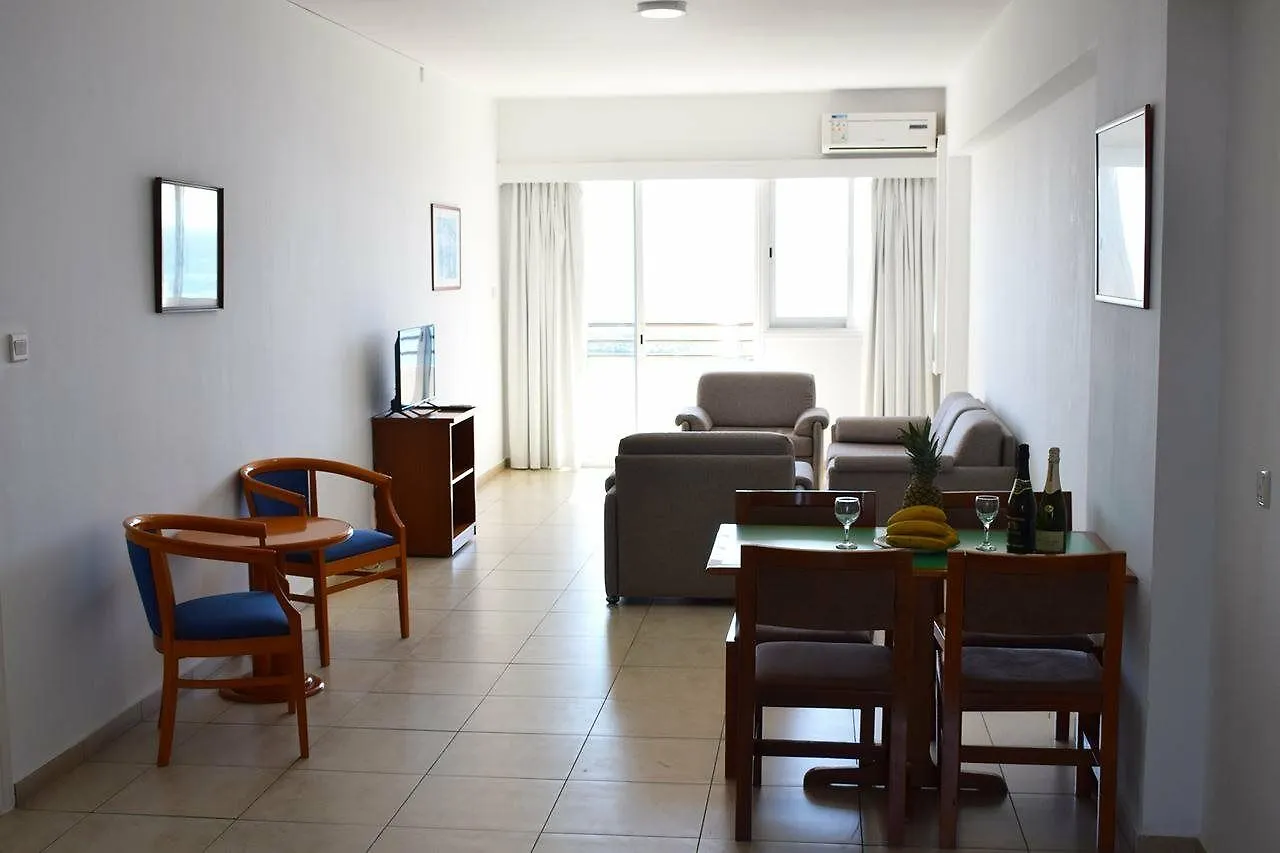 Sun Hall Beach Apartments Lárnaca Chipre