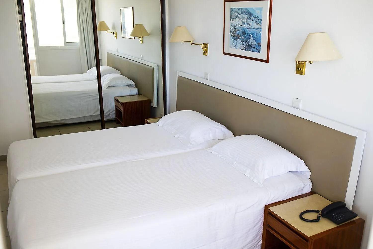 Sun Hall Beach Apartments Larnaca 0*,